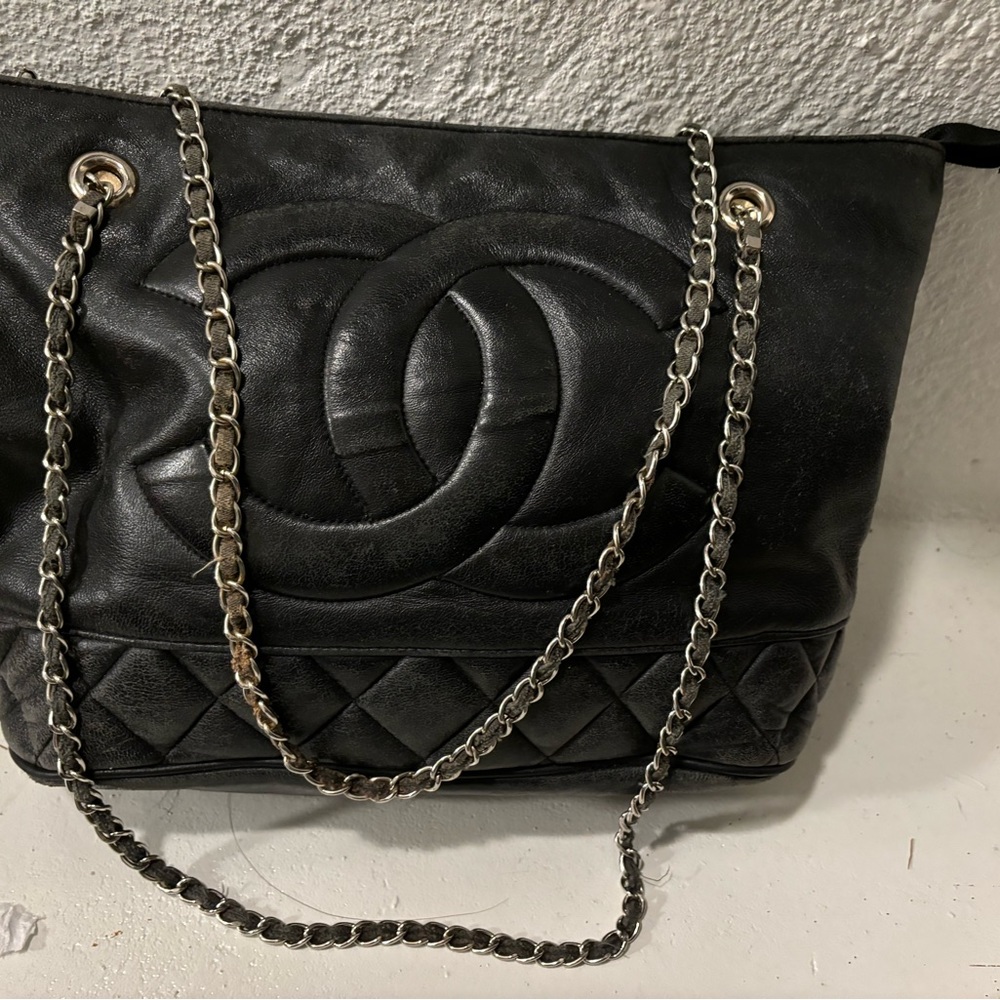 Vintage old Chanel bag selling as it no return